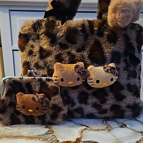 3FER!!!! HELLO KITTY BUNDLE!!! - Picture 8 of 9